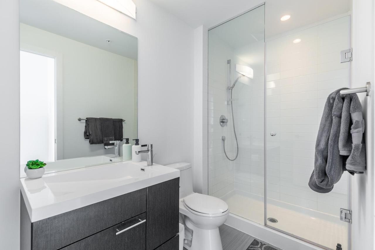 Luxury 2 Bedroom In The Heart Of Entertainment District W/ Cn Tower View Toronto Ngoại thất bức ảnh