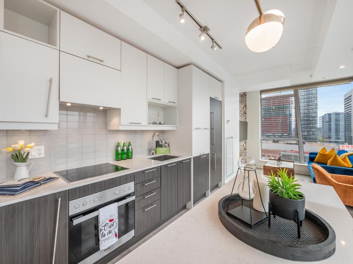 Luxury 2 Bedroom In The Heart Of Entertainment District W/ Cn Tower View Toronto Ngoại thất bức ảnh